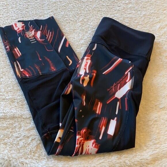 Under Armour Leggings Womens Small Black Red Compression Heat Gear Flames - Picture 2 of 10